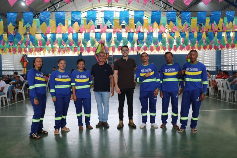 Prefeitura de Tucano homenageia agentes de limpeza com café da manhã e entrega de novos uniformes